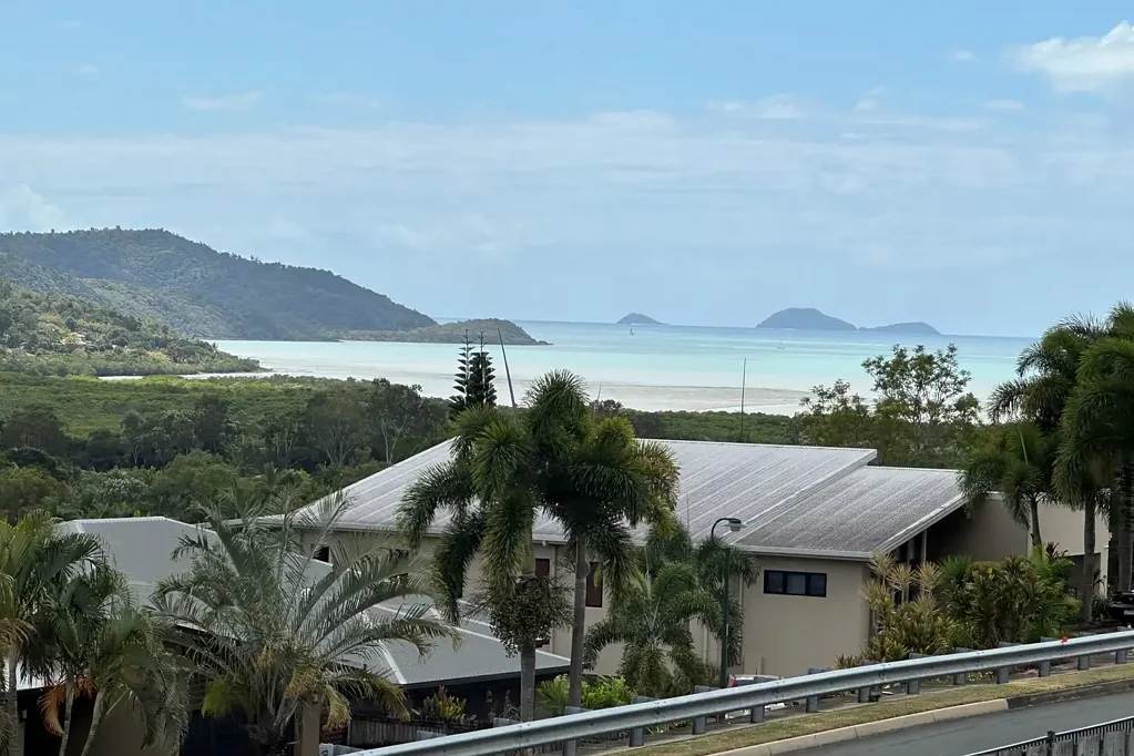 Cannonvale Elevated Block In Quiet Cul-de-Sac