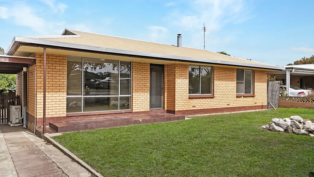 Kingscote 2ห้องนอน Ripe for Renovation! First Home buyers get your paint brush ready!