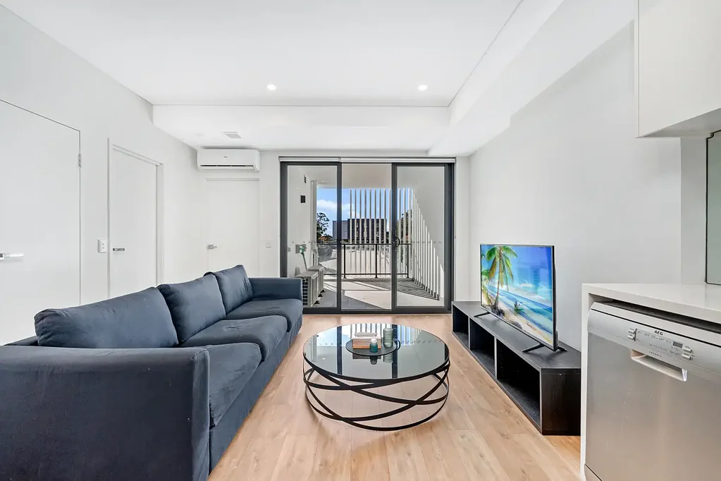 Greenacre 1ห้องนอน Modern One-Bedroom Apartment with Study in Prime Greenacre Location