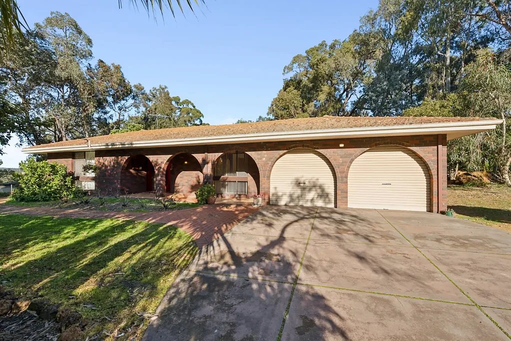 Peaceful Hills Living on a Spacious Block