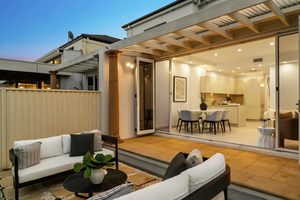 Sans Souci 3બેડરૂમ Quality duplex promising relaxed modern lifestyle