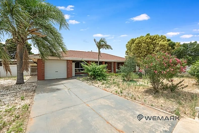Munno Para West 4 Slaapkamer Prime Corner Allotment with Fully Renovated Home - 746sqm (Approx.)