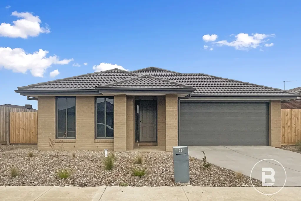 SPACIOUS FOUR BEDROOM HOME IN IDEAL LOCATION