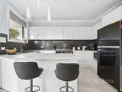 2/74B Girraween Road, Girraween, NSW 2145, 5房, 3浴, House