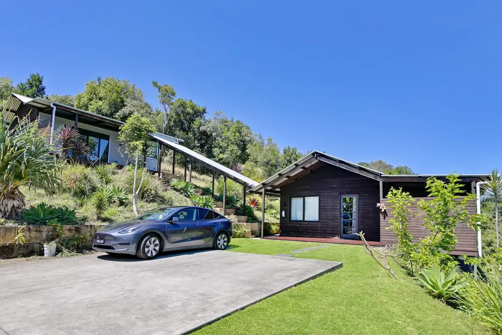 FULLY FURNISHED + HINTERLAND VIEWS