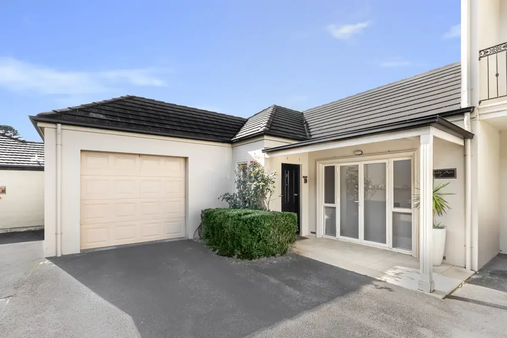 Warrnambool 2 Bedroom Central Lifestyle with Proven Airbnb Returns