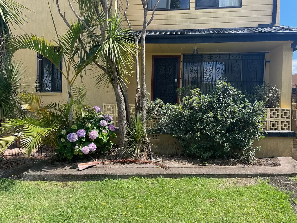 3 bedroom residence / unit across from the lake