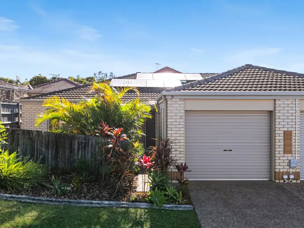 Runcorn 3ਬੈੱਡਰੂਮ Rare Opportunity: Large Lowset Villa in Sought-After Gated Estate