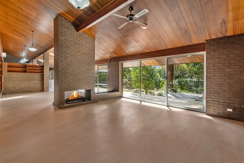 Grand family residence with dual masters, parents’ retreat & superb indoor, outdoor living