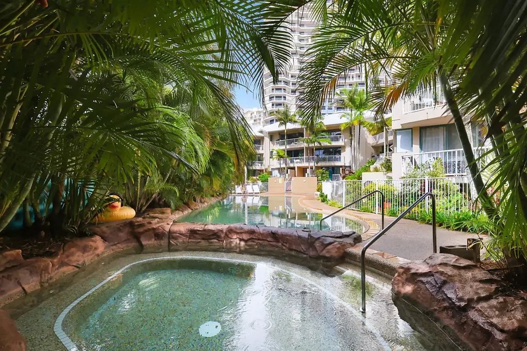 Main Beach 2Zimmer TEDDER AVE, LOW BODY CORP, HUGE POTENTIAL - MAIN BEACH VIEWS