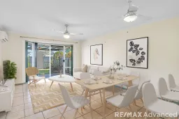 2/8 Warana Avenue, Bellara