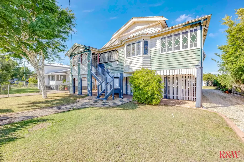 Bundaberg South 6Phòng ngủ Timeless Queenslander Charm on a Rare 1,012m² + 2 Bedroom Self Contained Unit