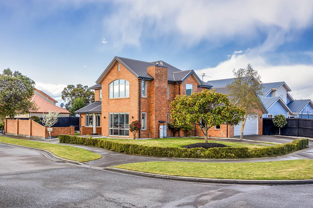 Burwood 4房  Great School Zones and Plenty of Space!