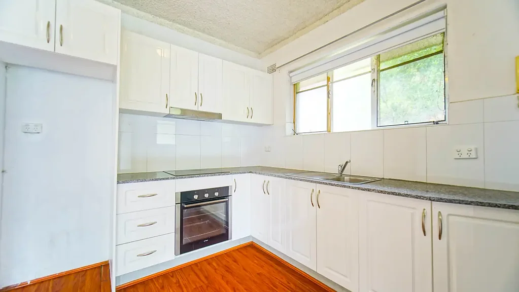 Sunny and spacious 2-bedroom unit