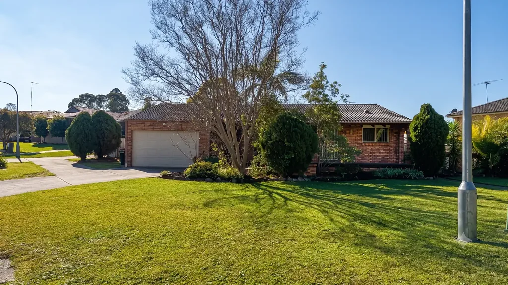 PRIME LOCATION ON A CORNER BLOCK WITH A SWIMMING POOL!