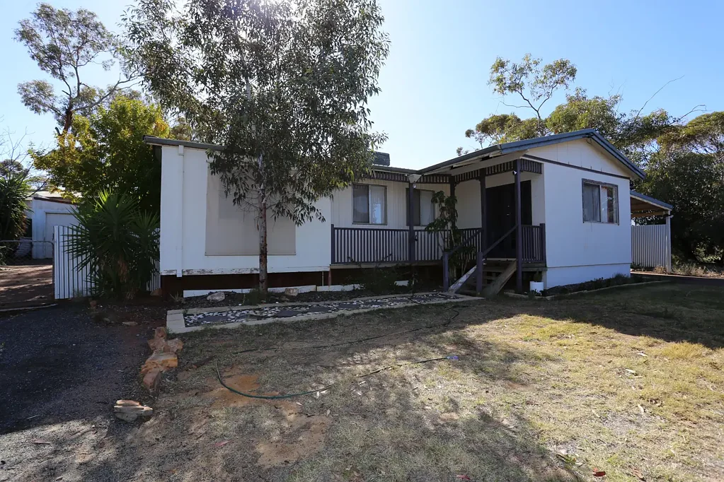3 Larkin Street, Kambalda East, WA 6442
