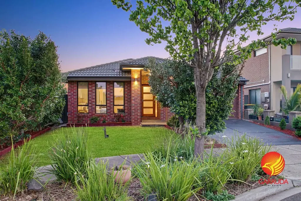 8 PARKFIELD COURT, Deer Park, VIC 3023