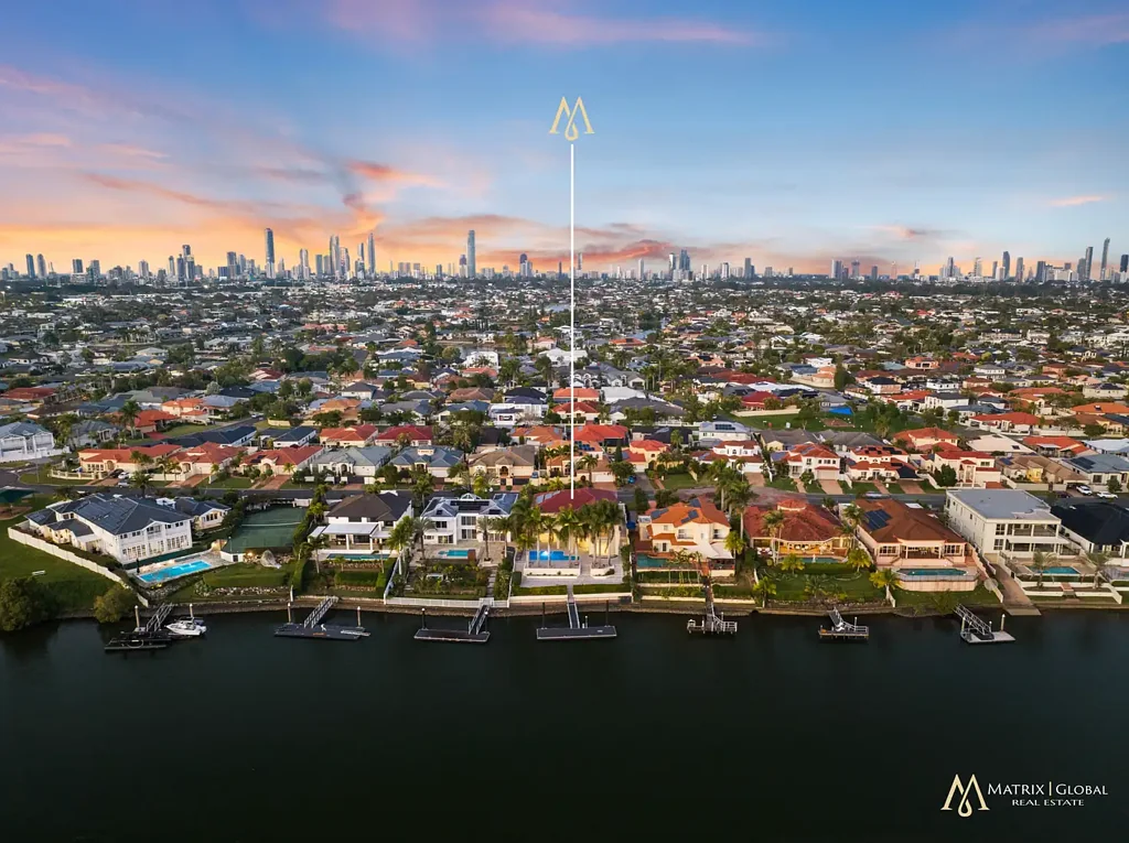 Benowa 6房  Main River Grand Masterpiece - 25 Metre Water Frontage & 13.5 Metre Pontoon