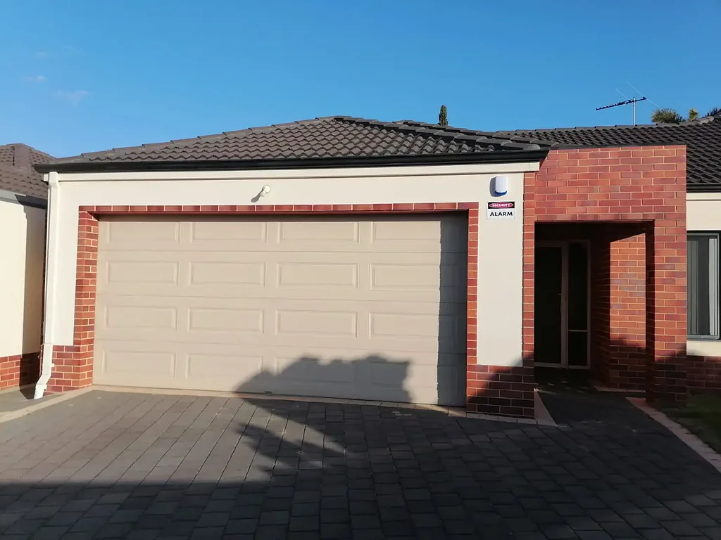 A Bright, Spacious  and Low Maintenance Villa !