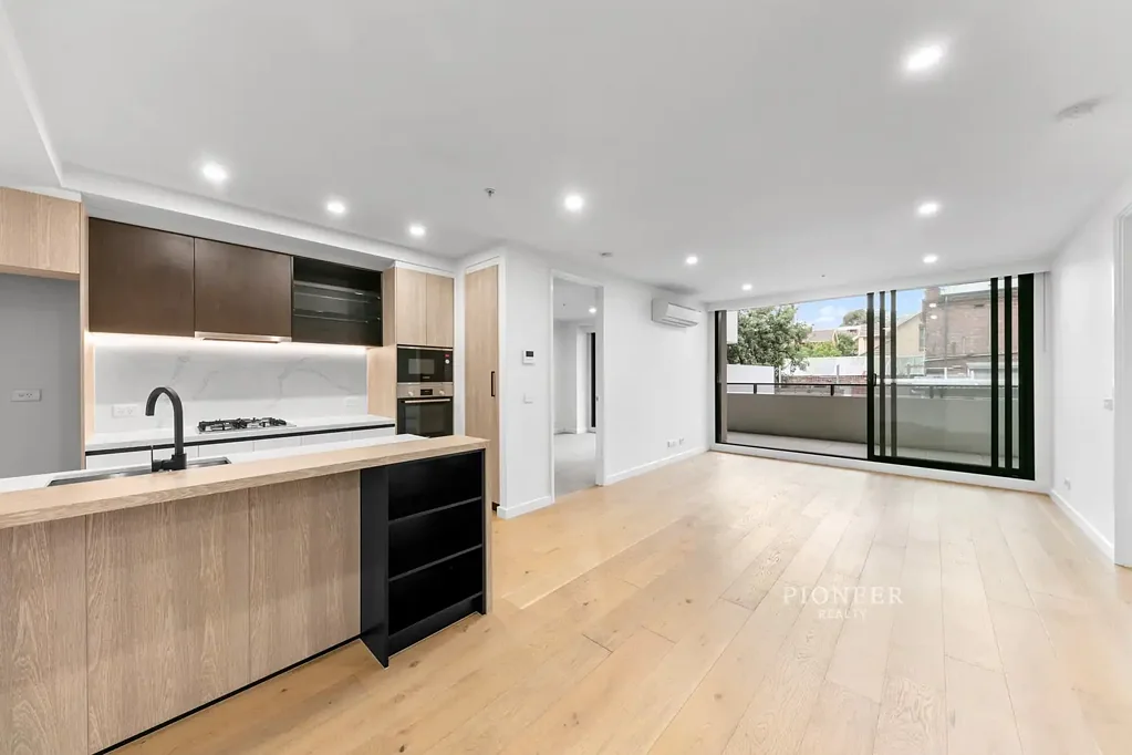 Footscray 2房 Footscray活力社区 两卧两卫奢居 开放式布局 Bosch高端厨房 额外多功能房 市景屋顶花园 便利交通餐饮 Modern Style, Premium Finishes & Rooftop Lifestyle