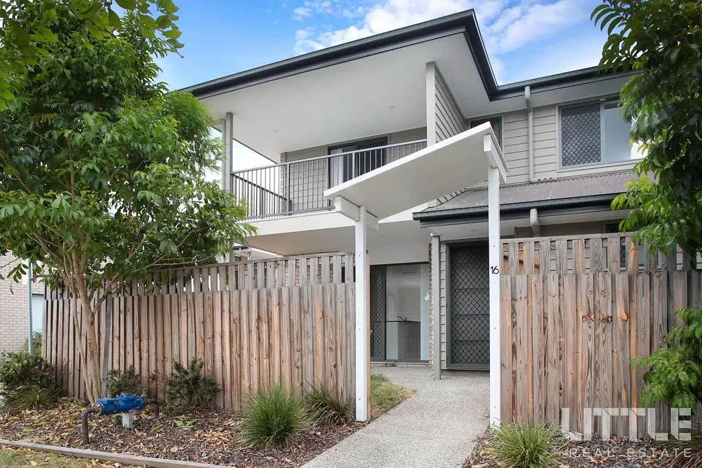 Bellbird Park 3房 现代双层联排 舒适布局 低维护后院 主卧带阳台 开放式厨餐 石材台面 充足储物 空调步行距商圈 学校便捷 Modern townhouse in a great location