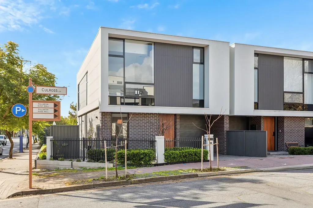 Myrtle Bank 4房  Live brilliantly with a spectacular 2-storey showstopper in a suburb that speaks for itself