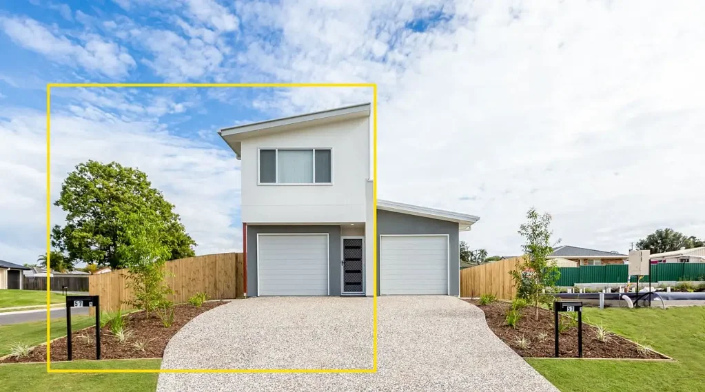 3 BEDROOM 2 STOREY HOME WITH SPACIOUS YARD!