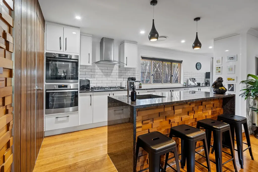 Collingwood Park 4ਬੈੱਡਰੂਮ Collingwood Park Complete Dream Package w/ Pool - Offers over $849,000.