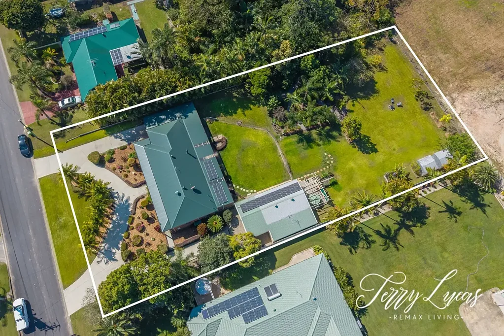 Burpengary East 4 Bedroom 3/4 ACRE + SUPERB LOCATION + GREAT FAMILY HOME + STUDIO!