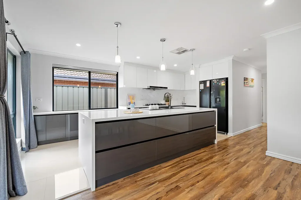 Canning Vale 4房  UNDER CASH OFFER with MULTIPLE OFFERS