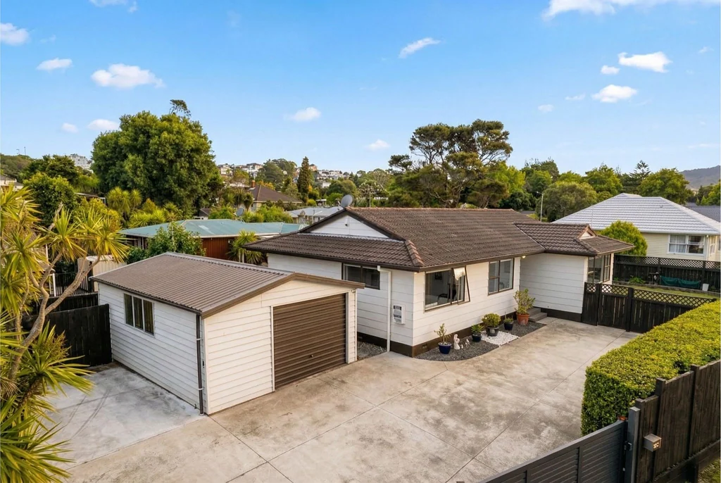 121 Godley Road, Green Bay, Waitakere City, Auckland