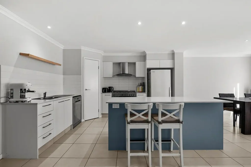 Elanora 4ਬੈੱਡਰੂਮ Contemporary Duplex Living in Prime Elanora Locale