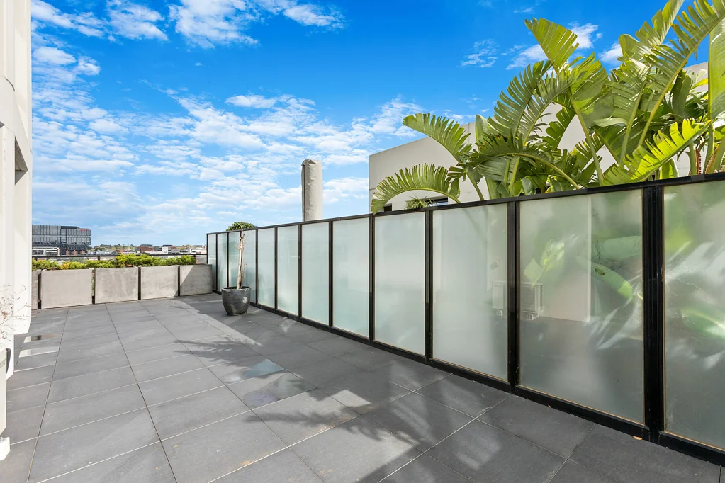 Richmond 2Moenga Stylish Richmond Sanctuary With Huge Terrace
