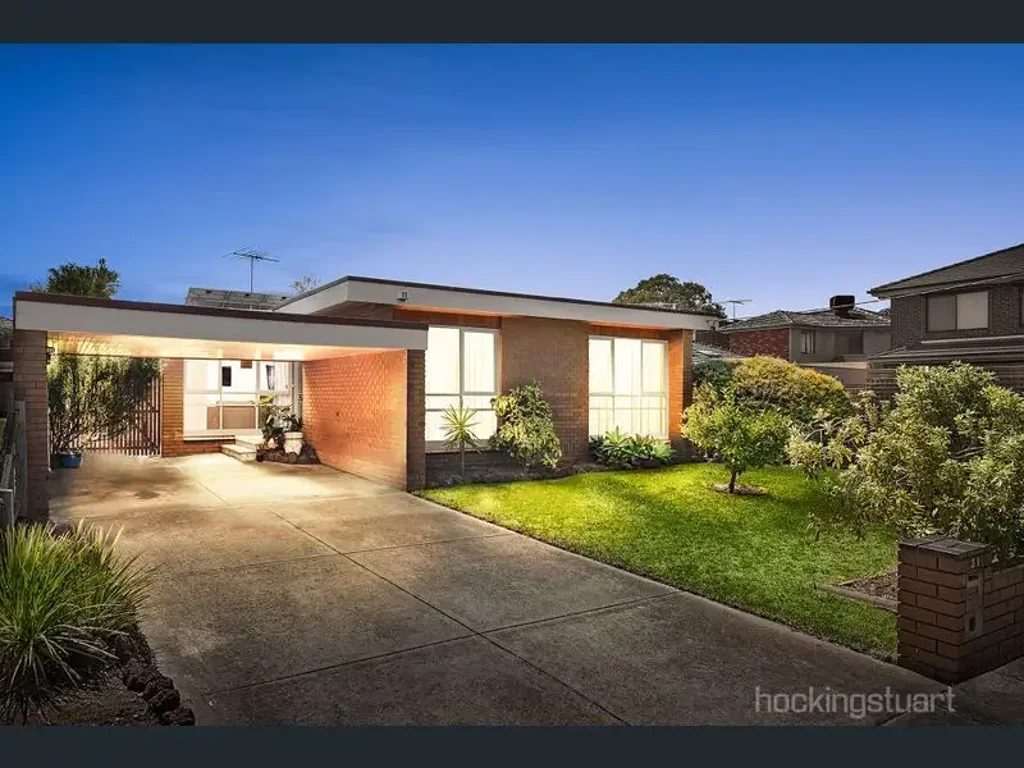 Caulfield: Spacious Family Home in prime position-Ready november 23