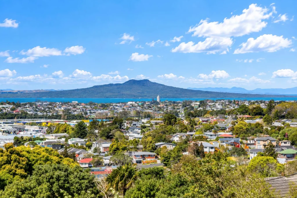 Glenfield 2 Bedroom Rangitoto Views, Near-New & Beautifully Upgraded