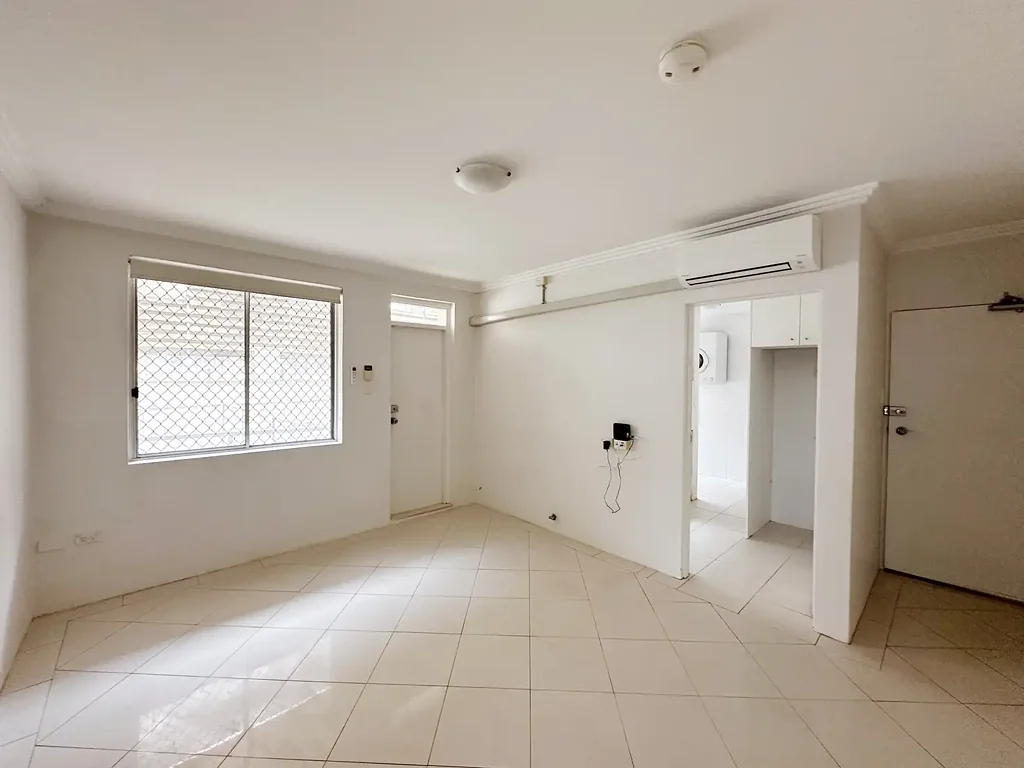 (deposit taken )Modern 1-Bedroom Unit for Lease in Prime Hurstville Location