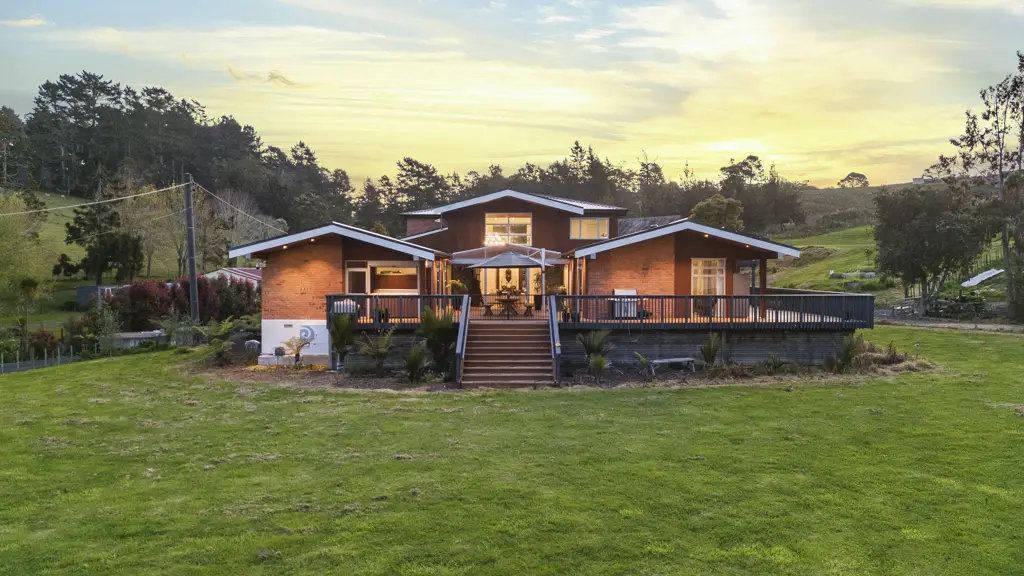 Dairy Flat 6房  Two Homes - Endless Possibilities