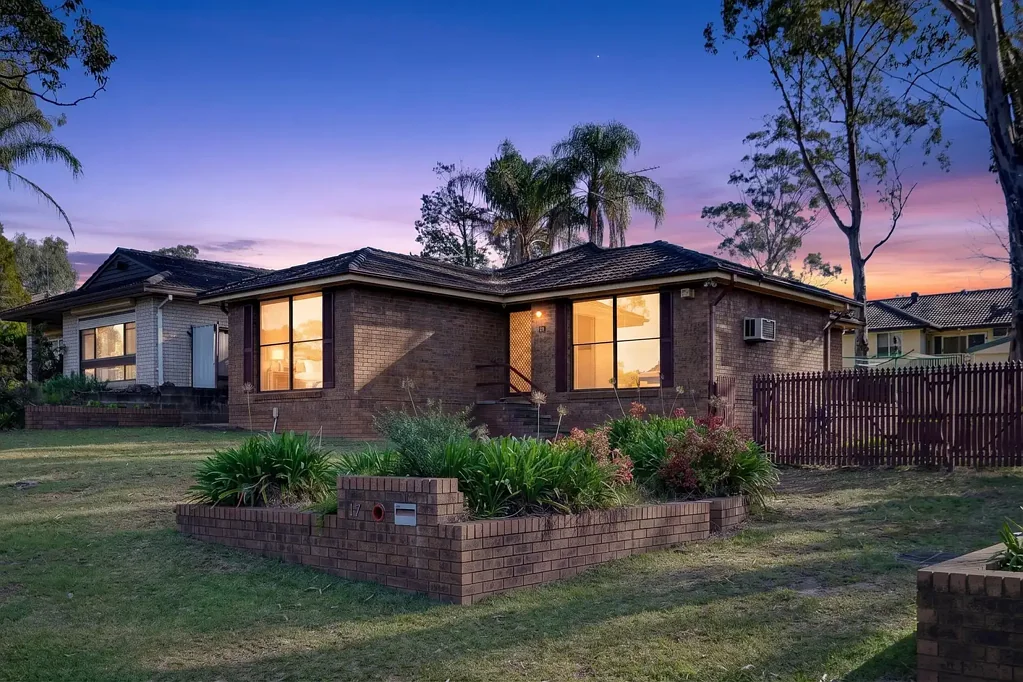Ingleburn 3房 宽敞640m2地块 三卧带衣柜 多功能游戏室 中央厨房带洗碗机 开放式餐厨 死胡同安静位置 近Sackville小学 Ingleburn便捷生活 Family Comfort, Space and Potential on a Generous 640sqm Block