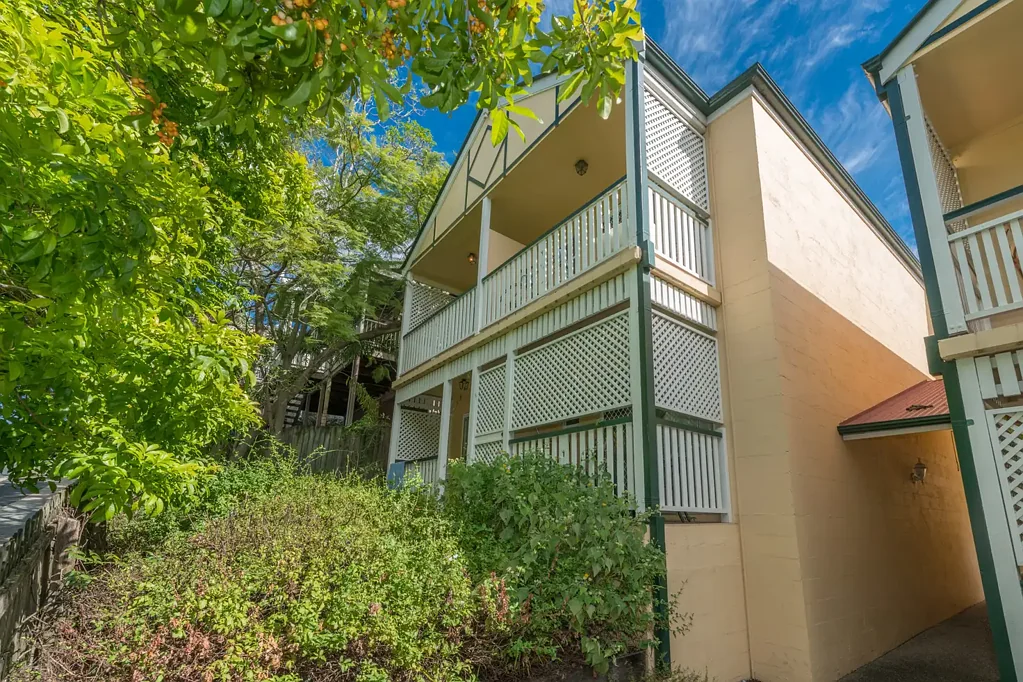 SPACIOUS ONE BEDROOM UNIT IN THE HEART OF PADDINGTON
