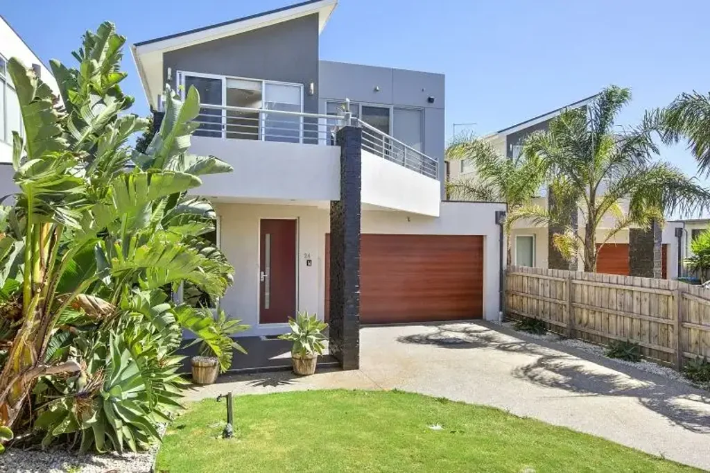 Great location - Fully Furnished - short term lease available