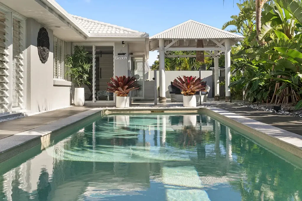 Clear Island Waters 4 Slaapkamer Motivated Seller Instructs Must Sell !