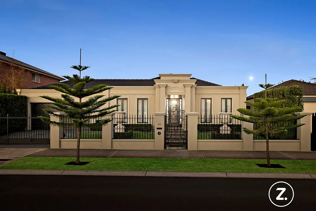 Point Cook 4ห้องนอน Grand Family Living with Luxurious Touches on 701sqm in Prime Location