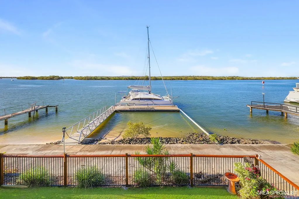 Jacobs Well 4Phòng ngủ Unmatched Main Channel Waterfront | Renovated Dual Living Retreat