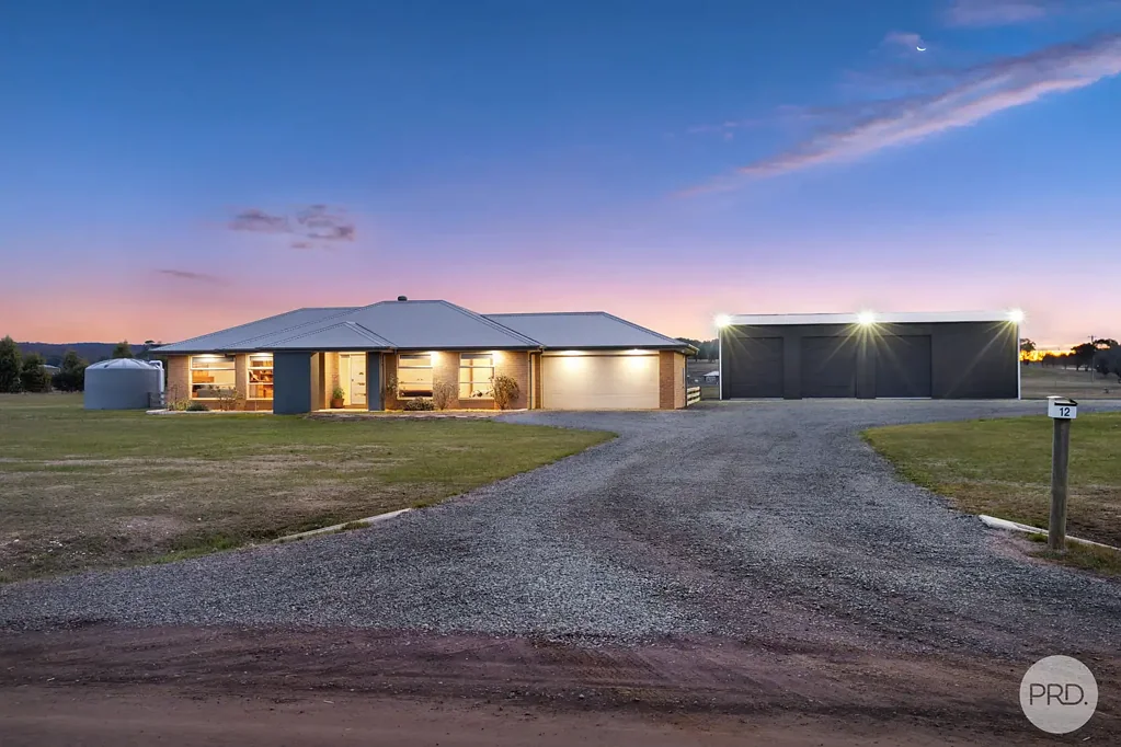 Trawalla 3 Bedroom Modern Living Meets Serious Shedding On 5 Acres Approx.