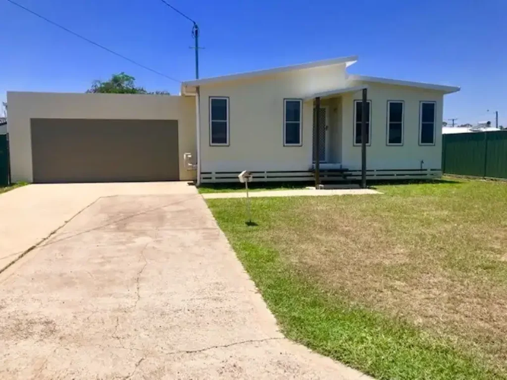 Blackwater 4房  LARGE FAMILY HOME WITH 4 BEDROOMS