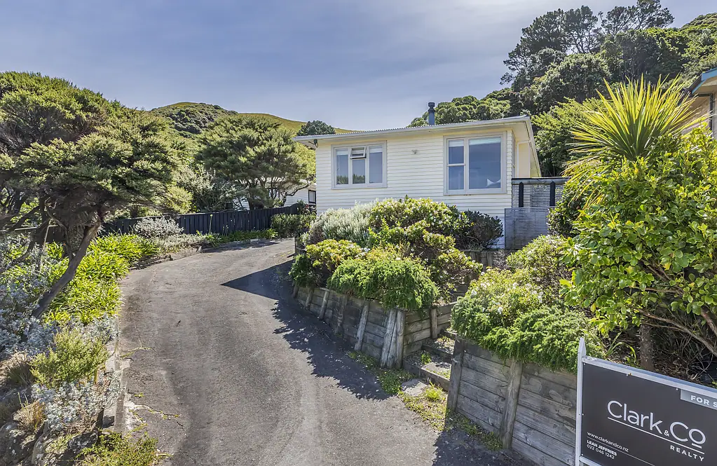 Pukerua Bay 3ਬੈੱਡਰੂਮ A Warm Welcome Awaits On Raroa Place