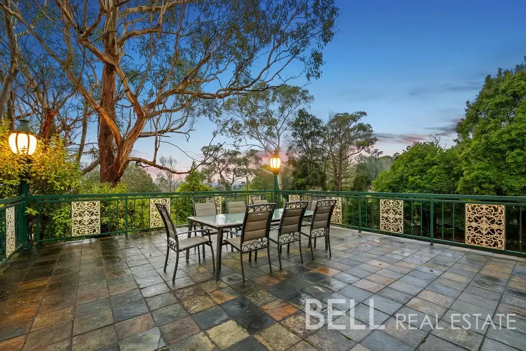 Montrose 4 Slaapkamer Views, Versatility and a Backyard with a Secret