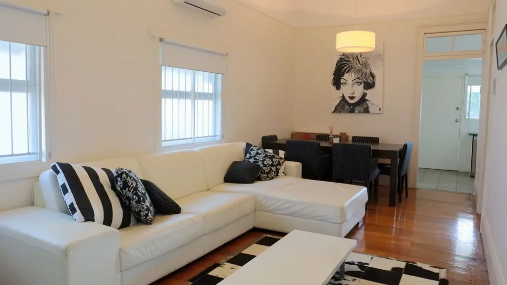 Prime Location - Air Con - Low Maintenance