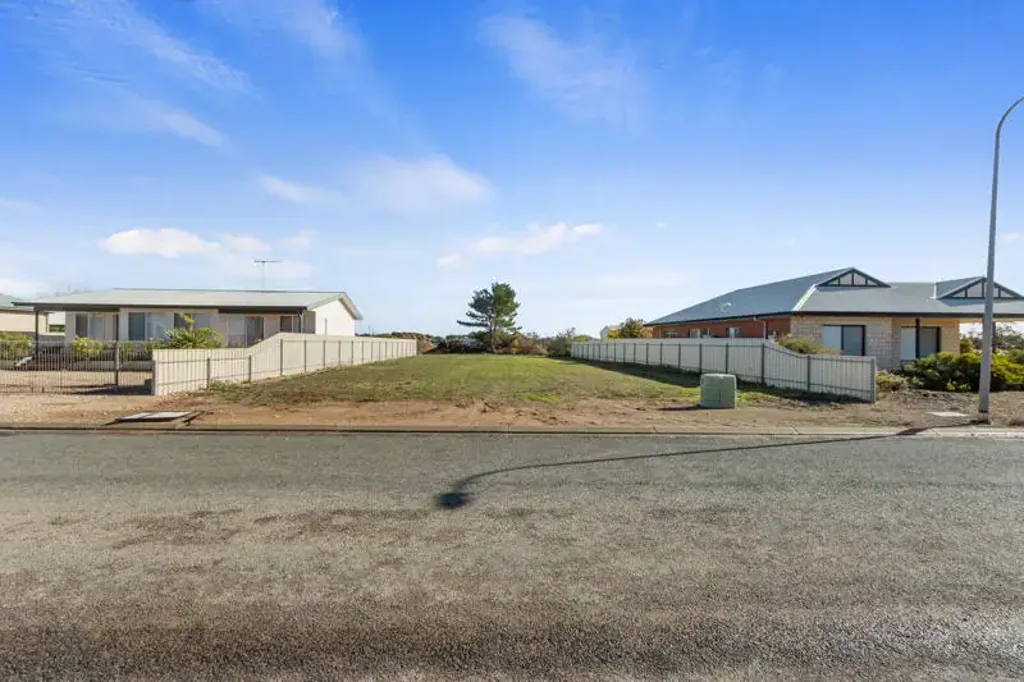 Moonta Bay OUTSTANDING BEACHSIDE LOCATION TO BUILD YOUR DREAM HOME