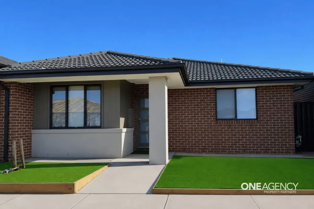 Brand-New Simonds Home in Wattle Park Estate